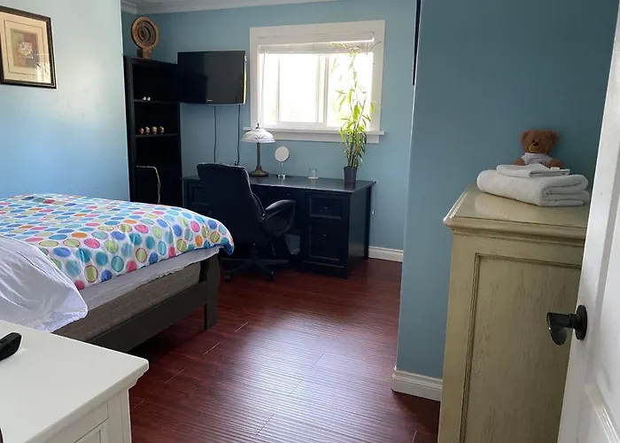Jane'S Private Rooms With Shared Washroom Surrey