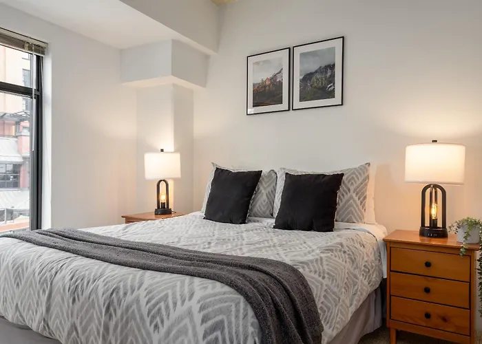 1Br | Carleton Lodge | Unbeatable Mountain Base Location | Ski In / Out | | Free Parking Whistler