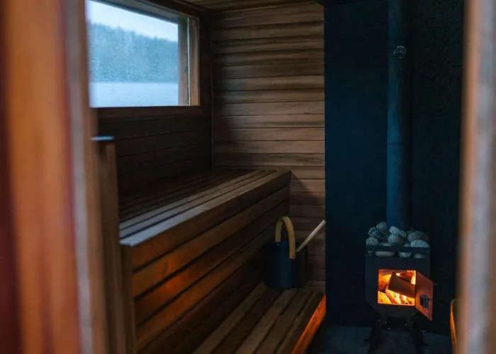 Floating Hotel - Innchanter Ucluelet