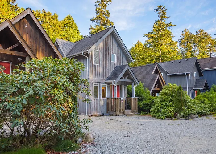 Ocean Surf Forest Cabin With Water View Ucluelet