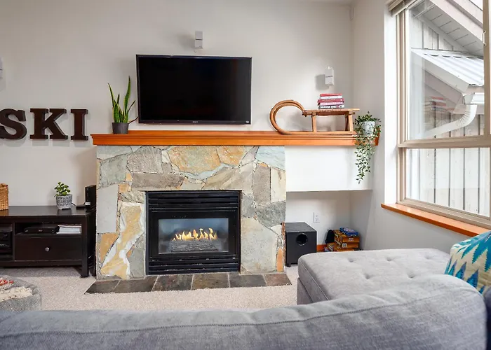 Huisdiervriedelijke 2Br In Symphony, Dog Friendly, Hot Tub, Private Balconies, Village Location, Parking Whistler