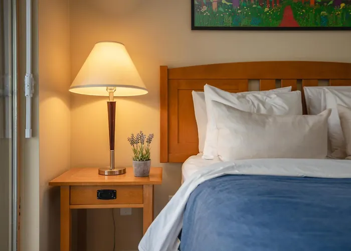 Ideally Located Lofted 3 Bedroom Suite Whistler acceptant les animaux