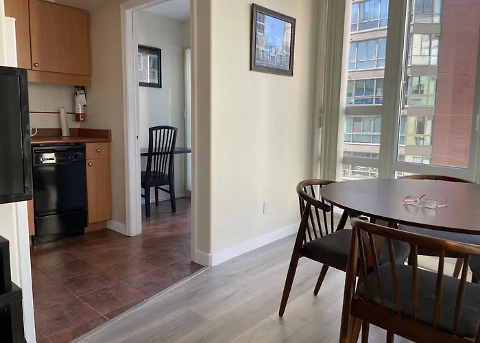 1Bd+Den Condo, With Free Parking In Downtown! Vancouver