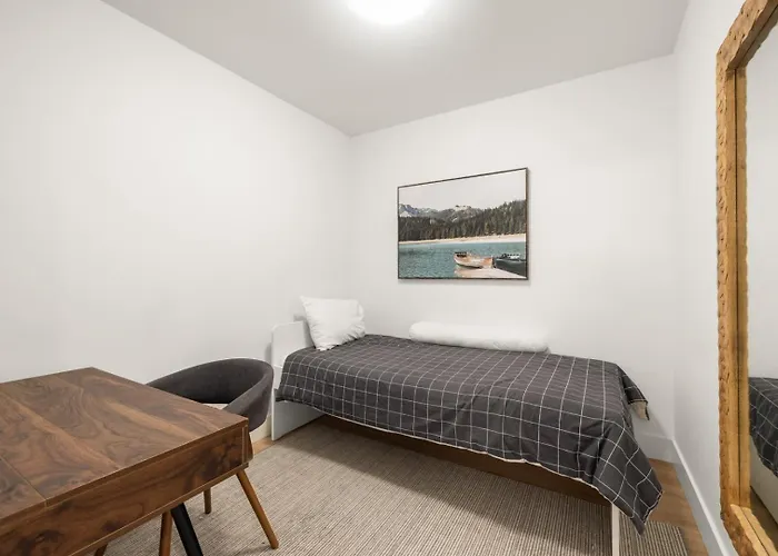 The Belmont By Iris Properties! Victoria
