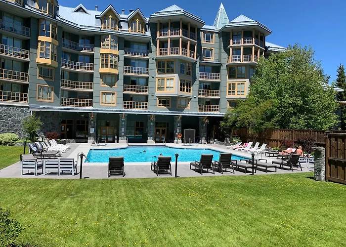 Cascade Lodge Whistler With Brand New Heat & Air Conditioning Pump, Front Desk Check In, Ski Valet Service, Bike Storage Room, Boot & Glove Dryer, 2 Hot Tubs, Year Round Heated Pool, Gym, Sauna, Change Rooms & Showers, Wifi & Cable Tv