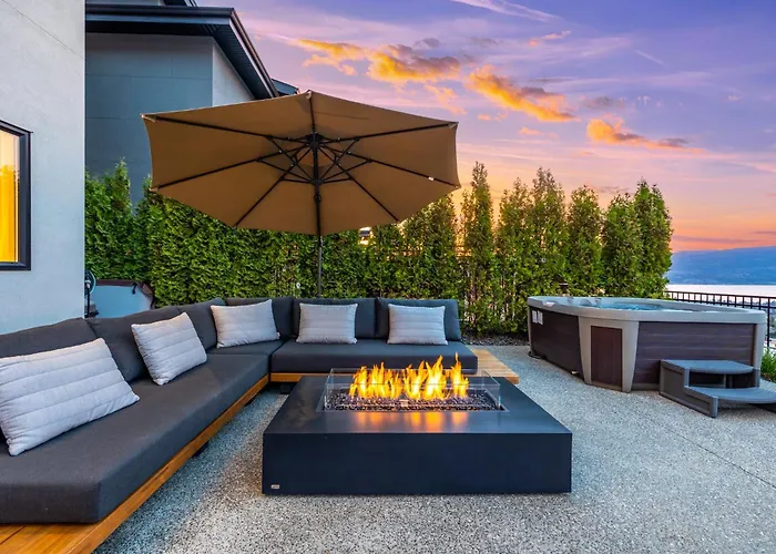 Newly Modern House W/ Urban Landscape Of Kelowna!！ Villa