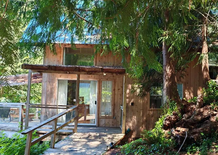 Ocean Views & Sunset Beach Cabin With Soaker Tub & Fire Pit Villa Powell River