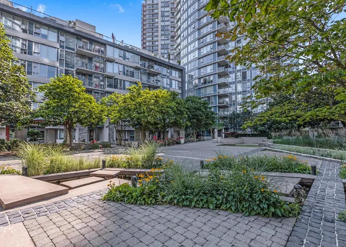 Pet friendly Gastown Downtown Apartment Very Central Vancouver