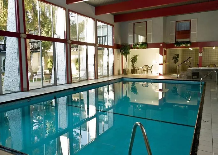 Riviera Village Green Hotel Complex Vernon