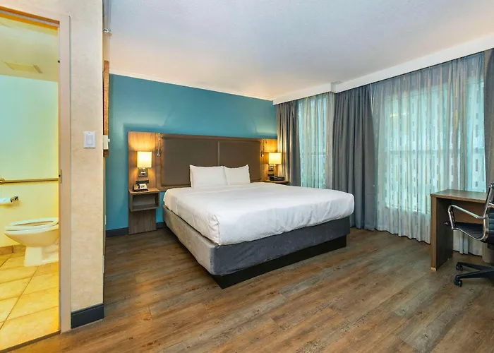 Hotéis perto de Bairro de Coal Harbour