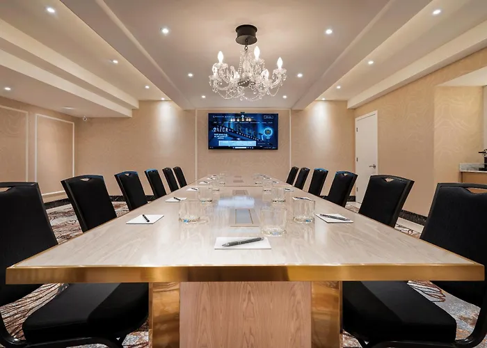 Azur Legacy Collection Hotel Vancouver