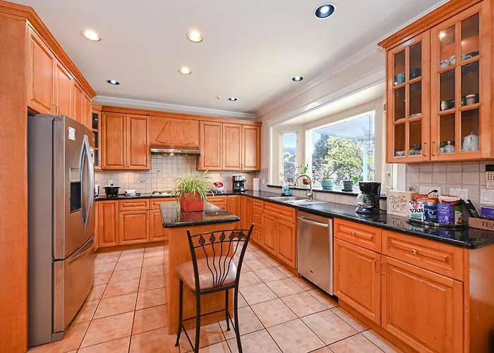 7 Bedrooms In The Heart Of Vancouver