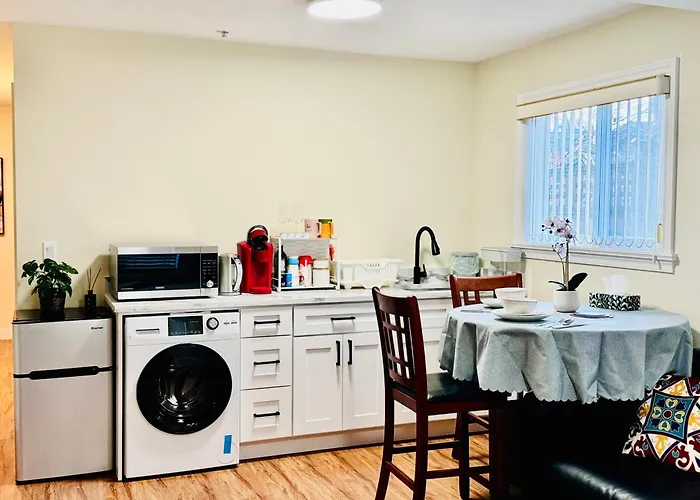 13 Mins To Downtown-Free Parking Near Joyce Skytrain -2 Beds Villa Vancouver