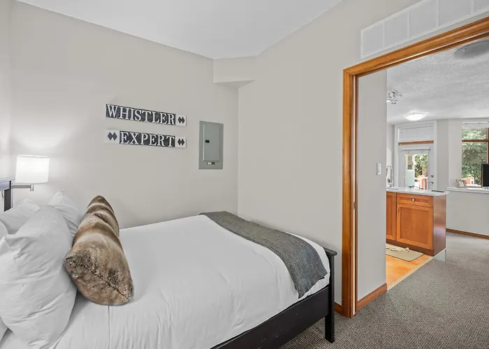 Haustierfreundliches Alpenglow Lodge Cozy Studio With Den By Mva Whistler