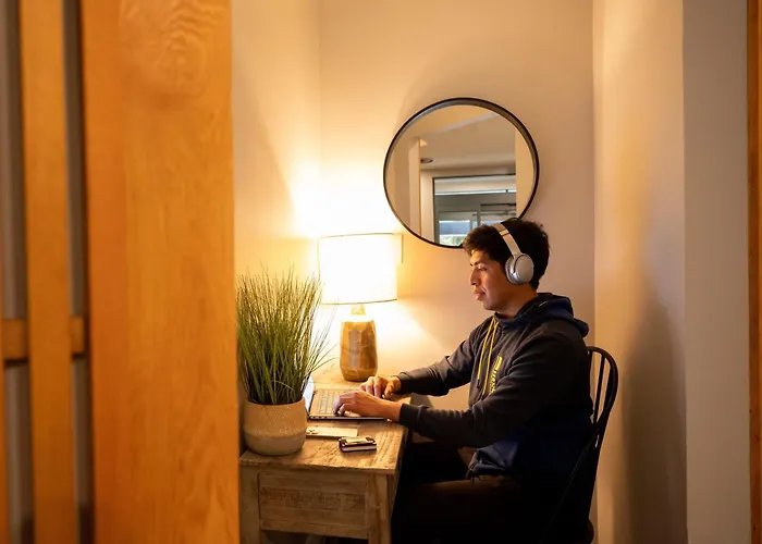 Alpenglow Lodge Snooze Studio With Den By Mva Whistler