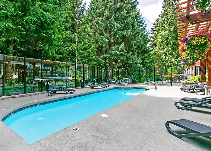 Alpenglow Lodge Fika One Bedroom By Mva Whistler with Pool