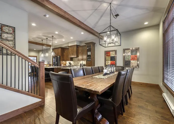 17 Village Walk Sun Peaks Bc