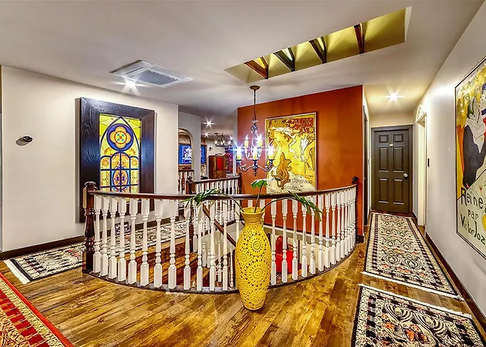 Pet friendly Neocolonial Nouveau Kensington Vacation Home Vancouver