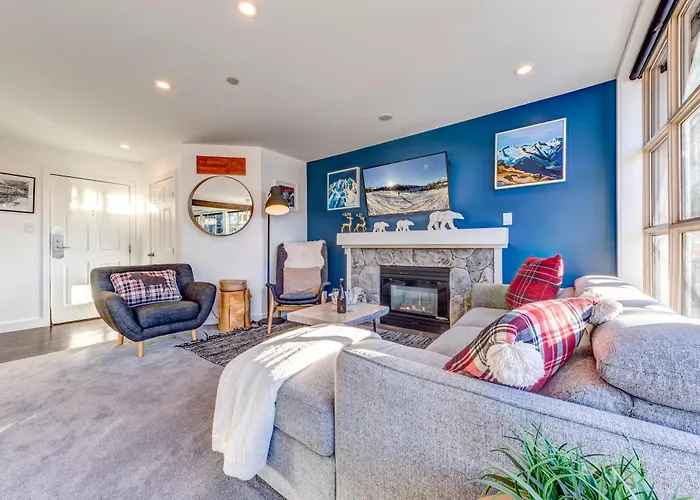 Haustierfreundliches The Lookout Penthouse // A Luxe Suite In Whistler