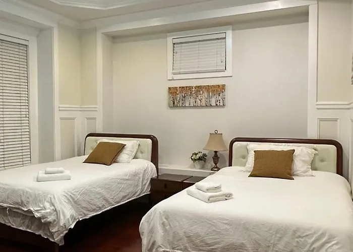 Luxurious Getaway In Vancouver-Private Room With Attached Bathroom