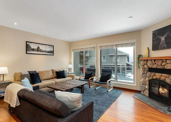 4Br In Blueberry Hill Estates, Lake View, Tranquil Setting, Gourmet Kitchen, Family Sized Whistler