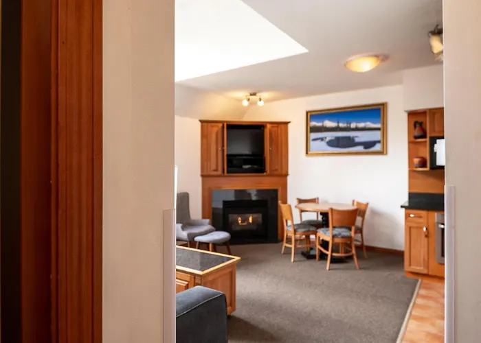 Alpenglow Lodge One Bedroom Penthouse By Mva Whistler acceptant les animaux