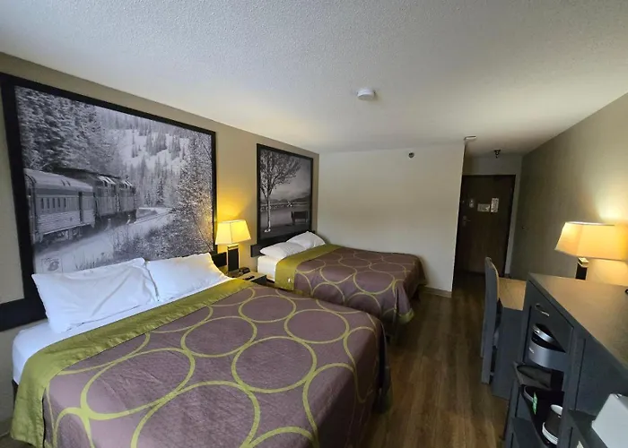 Super 8 By Wyndham Salmon Arm Hotel