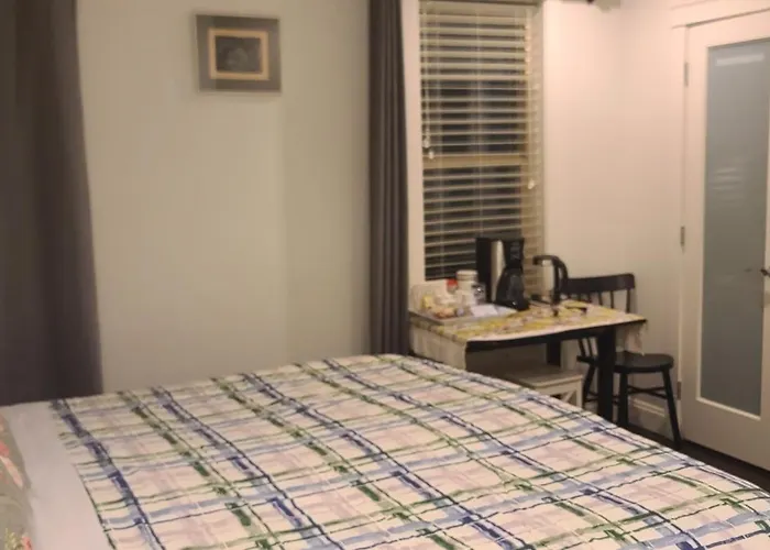Pet friendly White Rose House Bed & Breakfast White Rock
