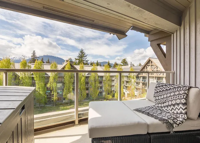 Luxury Aspens 1Br Pool Hot Tub Ski In Out Whistler