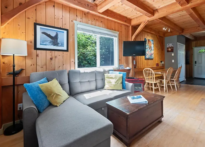 Haustierfreundliches Bear Coast, Cabin With Hot Tub, Patio, And Waterview Ucluelet