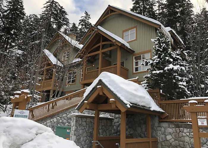 Haustierfreundliches Ski In Ski Out Minutes From Village, Private Hot Tub Sleeps 6 Free Shuttle Whistler