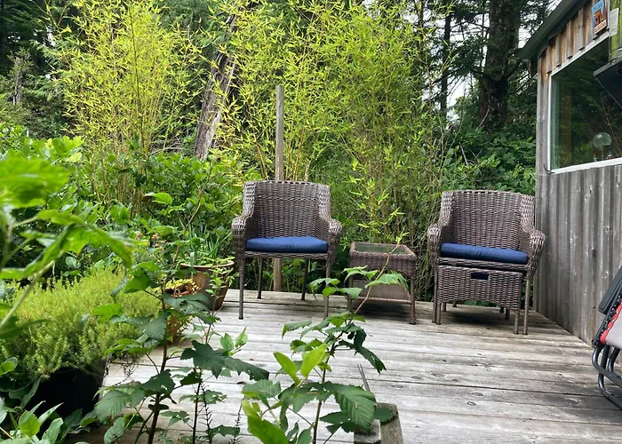 Forest Sweet Retreat Hot Tub & Wood Fired Sauna Ucluelet