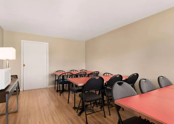 Travelodge By Wyndham Salmon Arm Bc