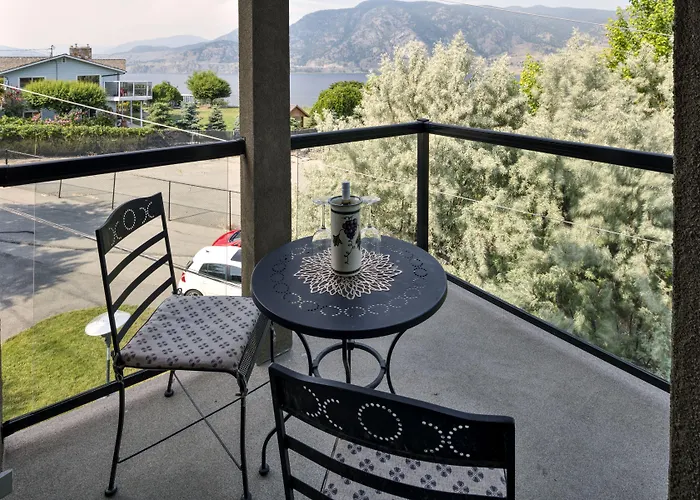 Above The Beach Guest Suites Penticton