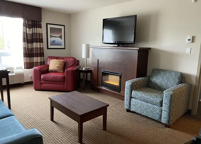 Ramada By Wyndham Creston Hotel