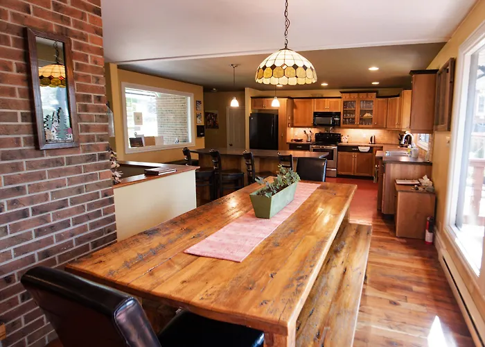 Haustierfreundliches Auberge Kicking Horse Guest House Golden