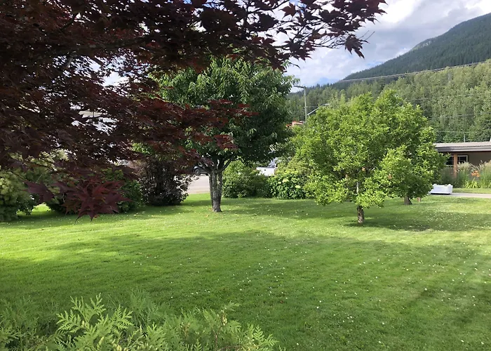 Fall Line Guesthouse Revelstoke