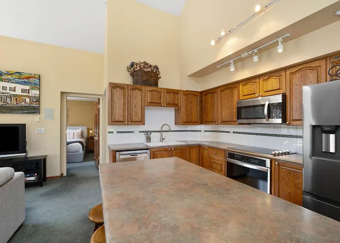 Villa 2Br In The Lynx, Family Sized, Mountain Views, Private Balcony, Tranquil Location, Parking Whistler
