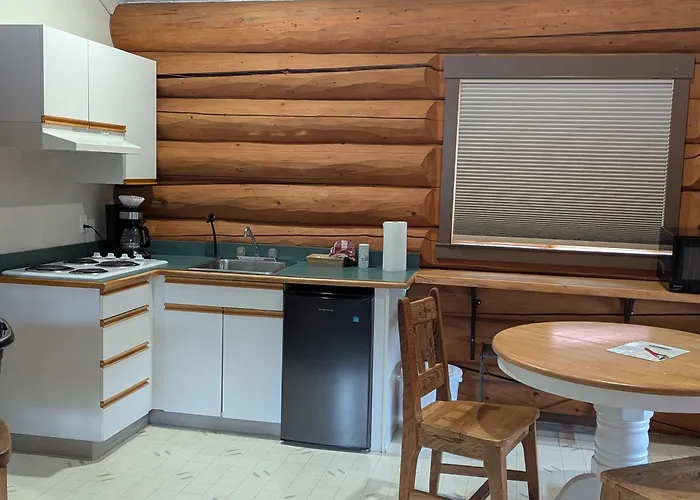 Twin Peaks Hotel Cabins Valemount With Golf Course