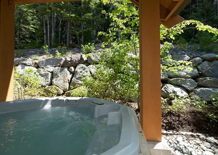 Beautifully Renovated, Fantastic Views Ski In Out 3 Beds - Mountain Star Whistler