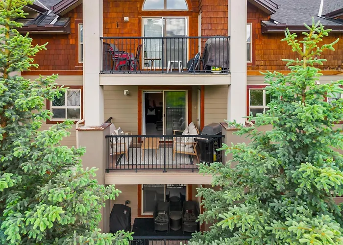 Modern Cozy 2 Bed 2 Bath With Lake And Mountain Views Pool And Hot Tub Invermere