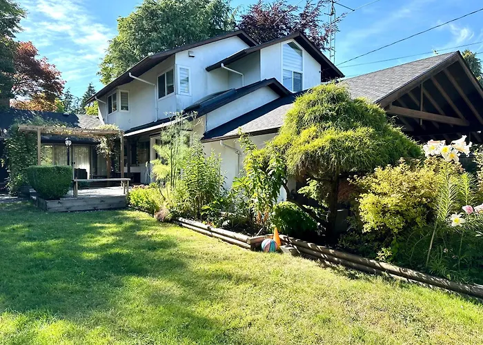 3Beds 2Ba Cherry Blossom Suite - Free Parking - Central Oakridge Neighbourhood Vancouver