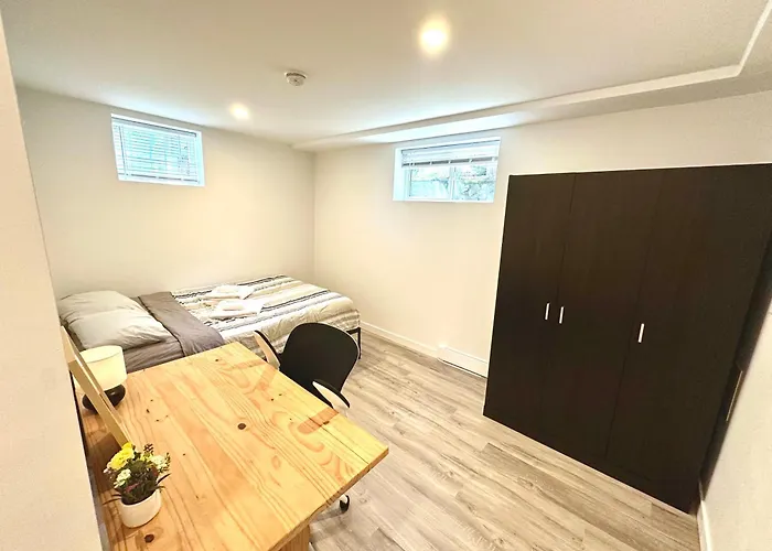 Modern Cozy Home W Free Parking- Close To Downtown & Beach Victoria