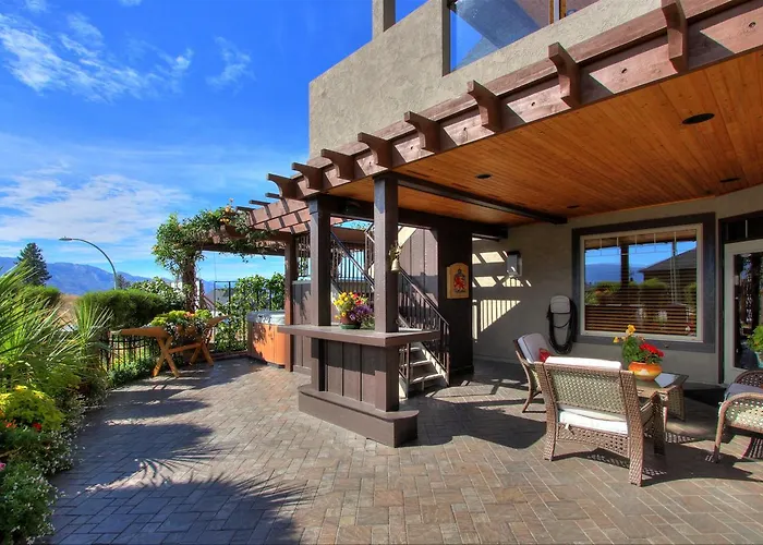 Cheers B&B Kelowna With Golf Course