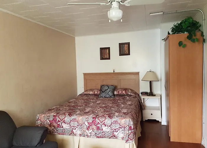 Flamingo Motel Cranbrook
