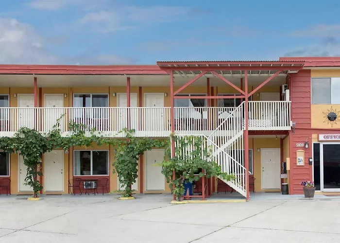 Maple Leaf Motel Inn Towne Osoyoos