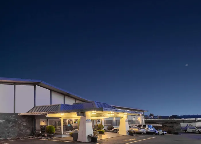 Howard Johnson By Wyndham Nanaimo Harbourside