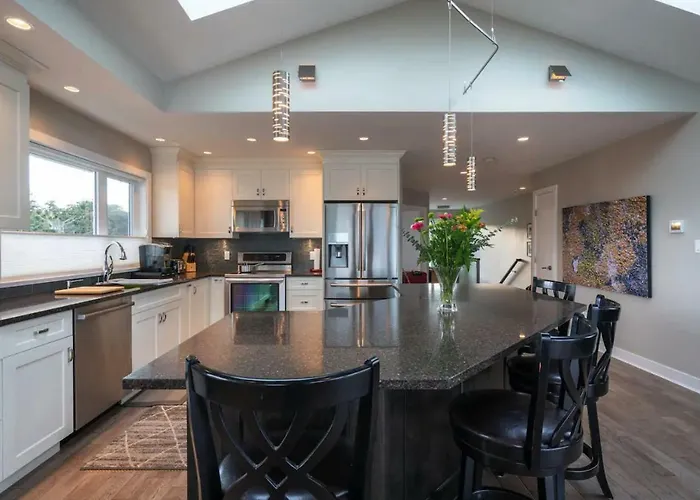 Privates Villa *10 Mile Point Stunning Oceanfront Victoria