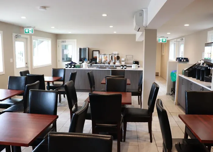 Super 8 By Wyndham Courtenay