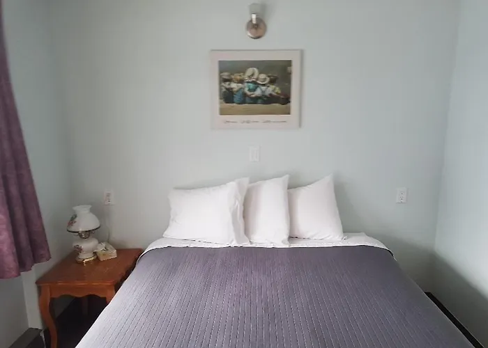 Anchor Riverfront Motel Sicamous